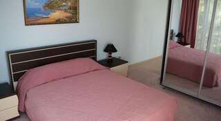 Гостиница Guest house Bavaria Геленджик Двухместный номер с 1 двуспальной кроватью и дополнительной кроватью-1
